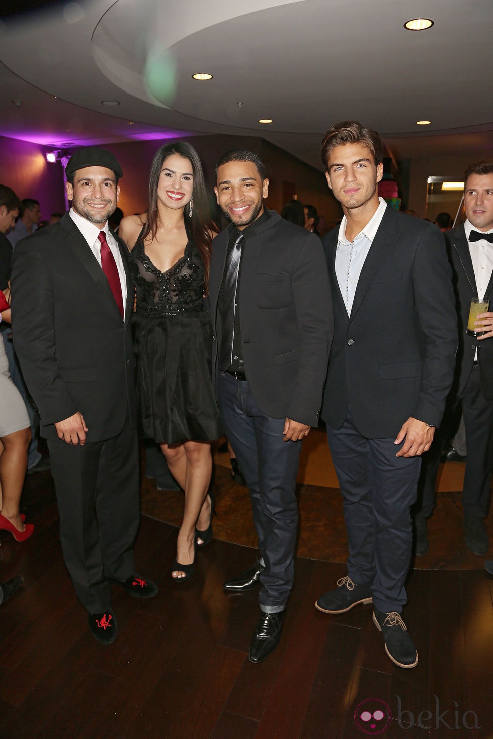 Maxi Iglesias con Bobby Pulido, Henry Santos y Vanessa de Roide en una gala benéfica en Miami