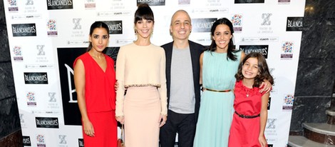 Inma Cuesta, Maribel Verdú, Pablo Berger, Macarena García y Sofía Oria en el estreno de 'Blancanieves' en Madrid