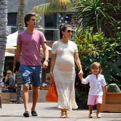 Kourtney Kardashian y Scott Disick de paseo con su hijo Mason