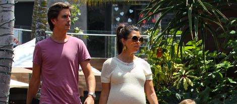 Kourtney Kardashian y Scott Disick de paseo con su hijo Mason