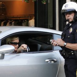 Paris Hilton no puede evitar ser multada por la policía