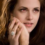 Kristen Stewart muestra su anillo de casada en 'Amanecer.Parte 2'