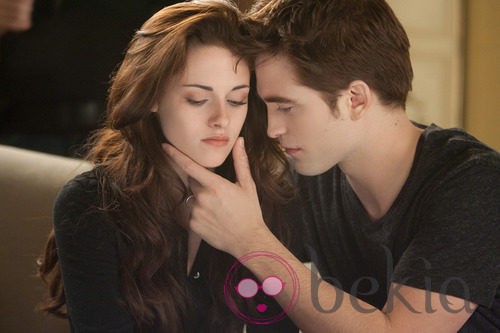 Romántica escena entre Kristen Stewart y Robert Pattinson en 'Amanecer.Parte 2'