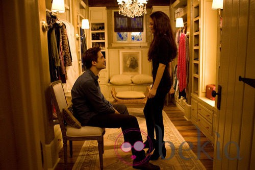 Robert Pattinson y Kristen Stewart en una escena de 'Amanecer.Parte 2'