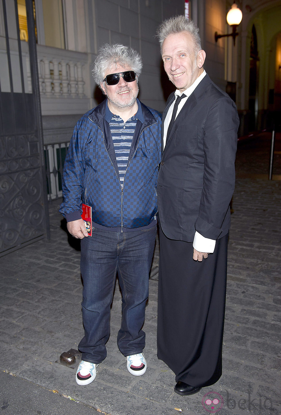 Pedro Almodóvar y Jean Paul Gaultier en la exposición dedicada al diseñador
