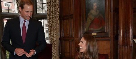 El Príncipe Guillermo y Kate Middleton ríen divertidos en un acto oficial en Londres