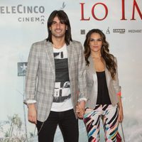 Melendi y La Dama en el estreno de 'Lo Imposible' en Madrid