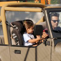 David Bustamante recoge a su hija Daniella en el colegio en Jeep