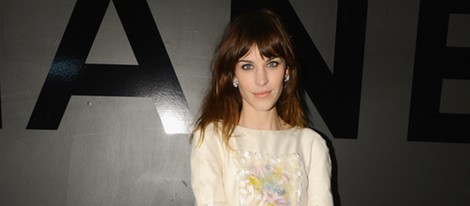 Alexa Chung en el 80 aniversario de las joyas de Chanel