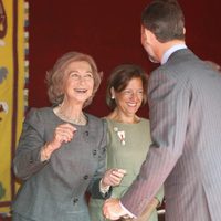 La Reina Sofía recibe la visita del Príncipe Felipe en el Día de la Banderita 2012