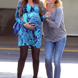 Julie Bowen ayuda a una Sofía Vergara embarazada en la grabación de 'Modern Family'