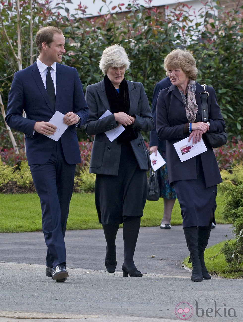 El Príncipe Guillermo de Inglaterra y sus tías en el funeral de su niñera