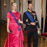 Haakon y Mette-Marit de Noruega en una cena de gala en el Palacio Real