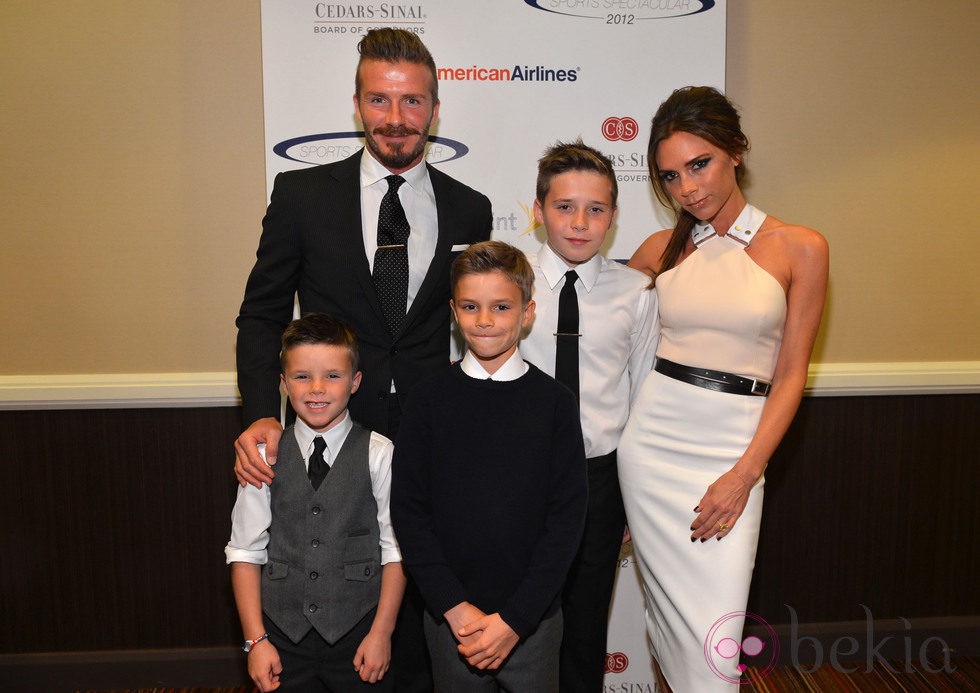 David Beckham y Victoria Beckham junto a sus hijos Cruz, Romeo y Brooklyn