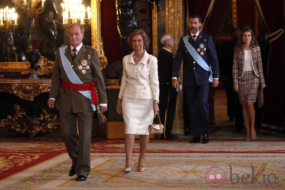 Los Reyes y los Príncipes en la recepción por el Día de la Hispanidad 2012