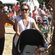 Jessica Alba paseando a su hijo tras una jornada intensa recogiendo calabazas para 'Halloween'