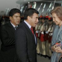 La Reina Sofía es recibida por el ministro de la Presidencia de Bolivia