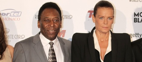 Pelé y Estefanía de Mónaco en la gala de los Golden Foot 2012 en Mónaco