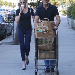 Melanie Griffith se va de compras con su marido a un supermercado en California