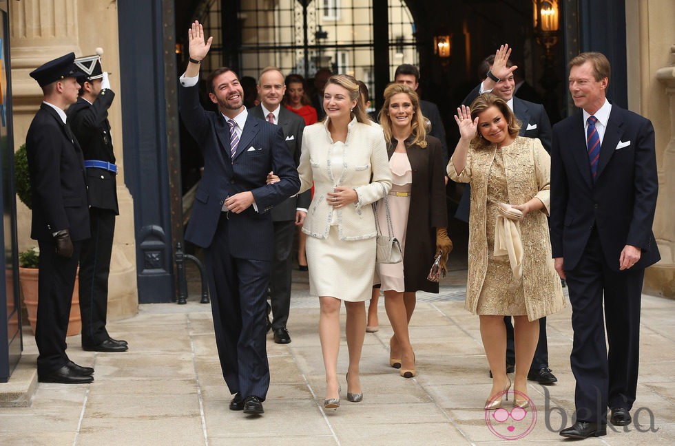 Guillermo de Luxemburgo y Stéphanie de Lannoy y los Grandes Duques en la boda civil