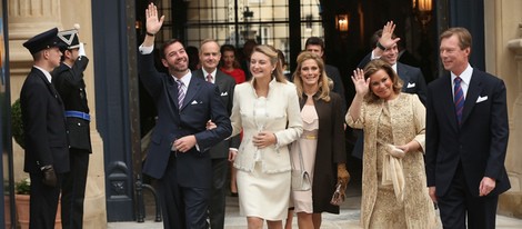 Guillermo de Luxemburgo y Stéphanie de Lannoy y los Grandes Duques en la boda civil
