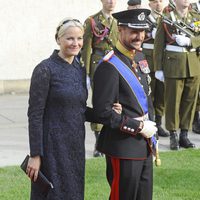 Haakon y Mette-Marit de Noruega en la boda de Guillermo y Stéphanie de Luxemburgo