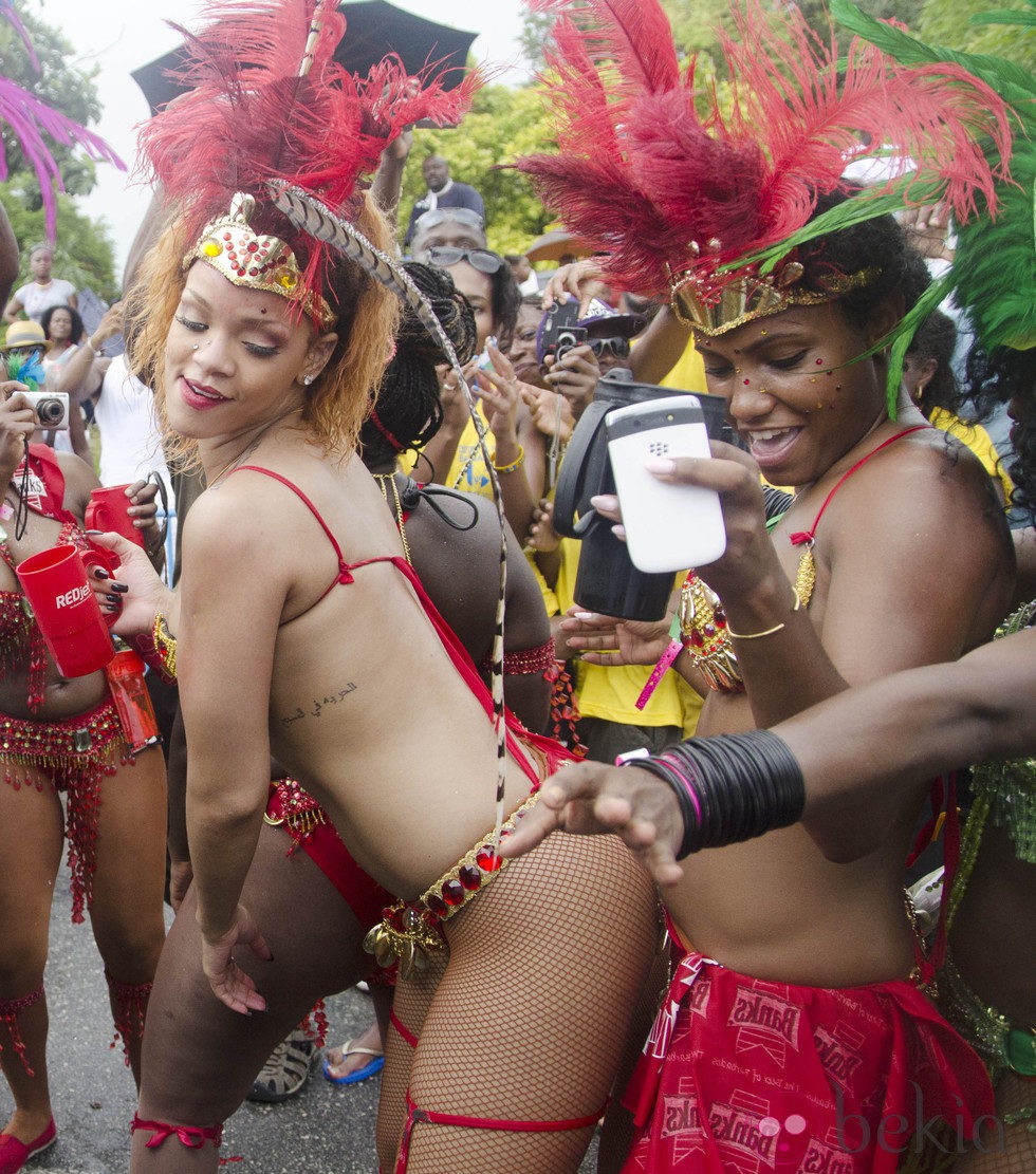 Rihanna sensual y explosiva en el Barbados Kadooment Day Parade