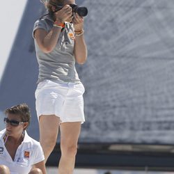 La Infanta Elena fotografía la primera regata de la Copa del Rey de Vela 2011