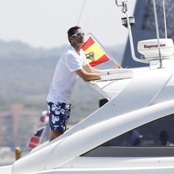 Iñaki Urdangarín observa las regatas de la Copa del Rey de Vela 2011 desde 'Somni'