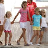 Las cuatro nietas de los Reyes en el segundo día de regatas 2011