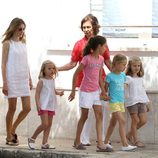 La Princesa Letizia, la Reina y sus cuatro nietas en el segundo día de regatas 2011