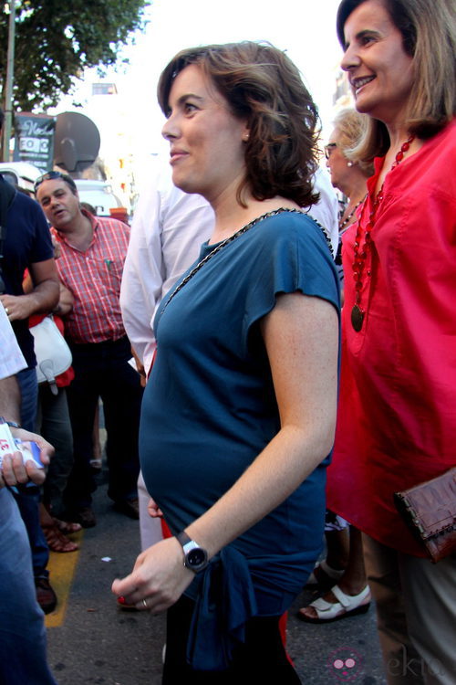 Soraya Sáenz de Santamaría presume de embarazo en la corrida de toros de José Tomás en Huelva