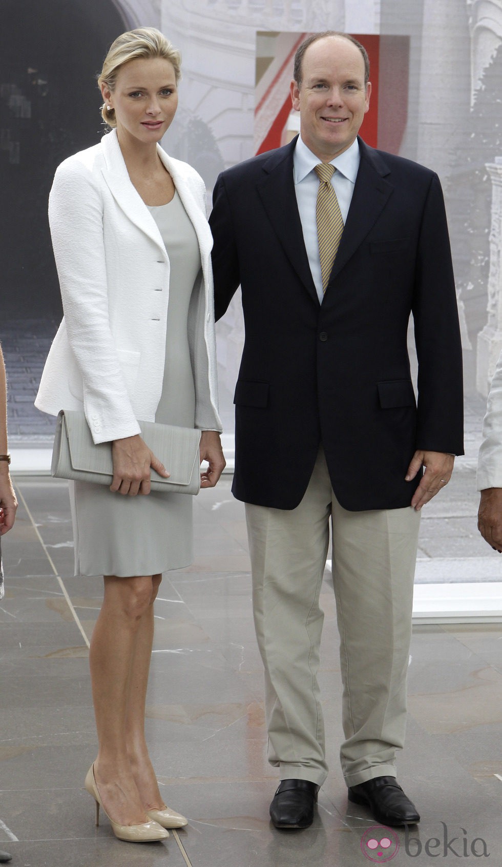Alberto y Charlene de Mónaco acuden a una exposición sobre Casas Reales
