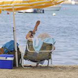 La Duquesa de Alba estira la pierna en Ibiza