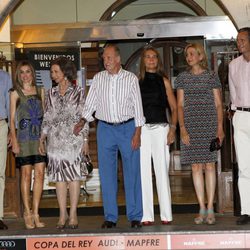Los Príncipes, los Reyes, las Infantas Elena y Cristina y el Duque de Palma en la cena del 30º Aniversario de la Copa del Rey de Vela