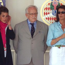 Carlota Casiraghi junto a Rainiero y Carolina de Mónaco en 2000