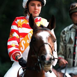 Carlota Casiraghi montando a caballo en 2001 en Fontainebleau