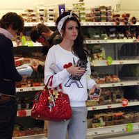 Cher Lloyd, de compras por Londres