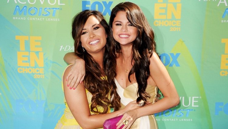 Demi Lovato y Selena Gomez en los Teen Choice Awards 2011