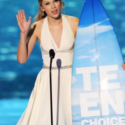 Taylor Swift recoge su premio en los Teen Choice Awards 2011