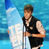 Justin Bieber recoge su premio en los Teen Choice Awards 2011
