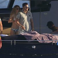 Borja Thyssen y Blanca Cuesta observan el descuido de David Meca en Ibiza