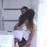 Leo Messi y Antonella Roccuzzo, cariñosos en Ibiza