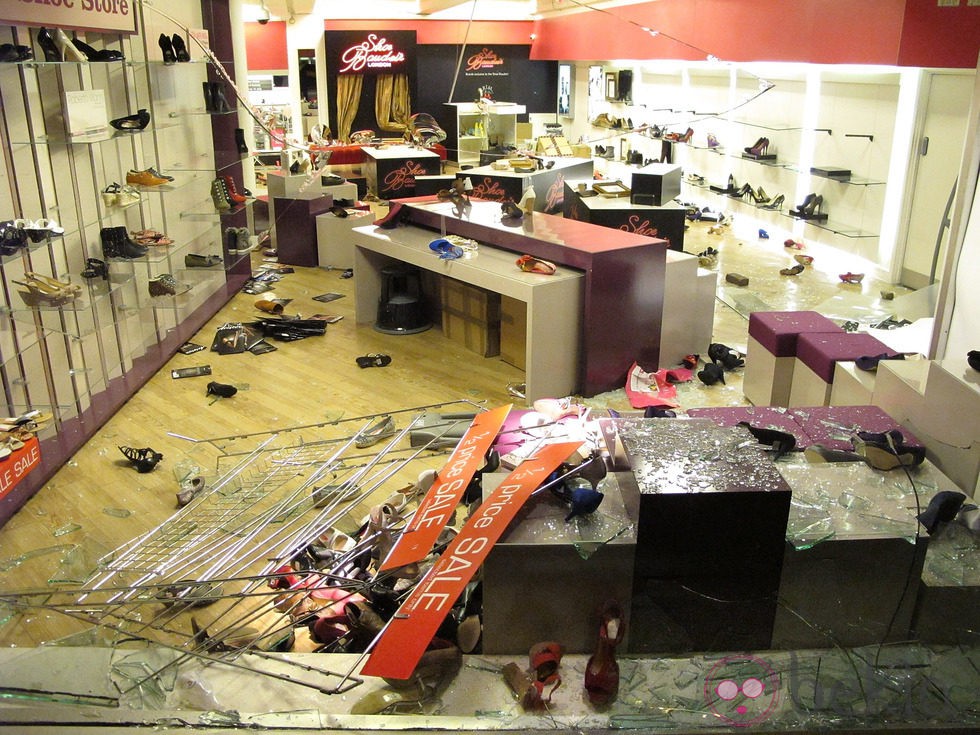 Una tienda del norte de Londres arrasada por los disturbios