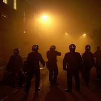 La polícia lucha por contener los disturbios de Londres