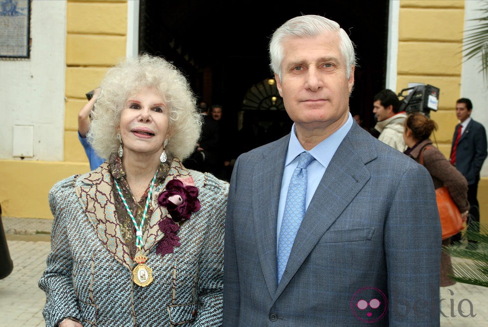 La Duquesa de Alba y su hijo Carlos Fitz-James Stuart