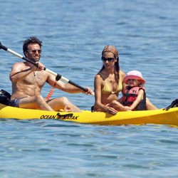 Alessandra Ambrosio con su marido y su hija en Hawai