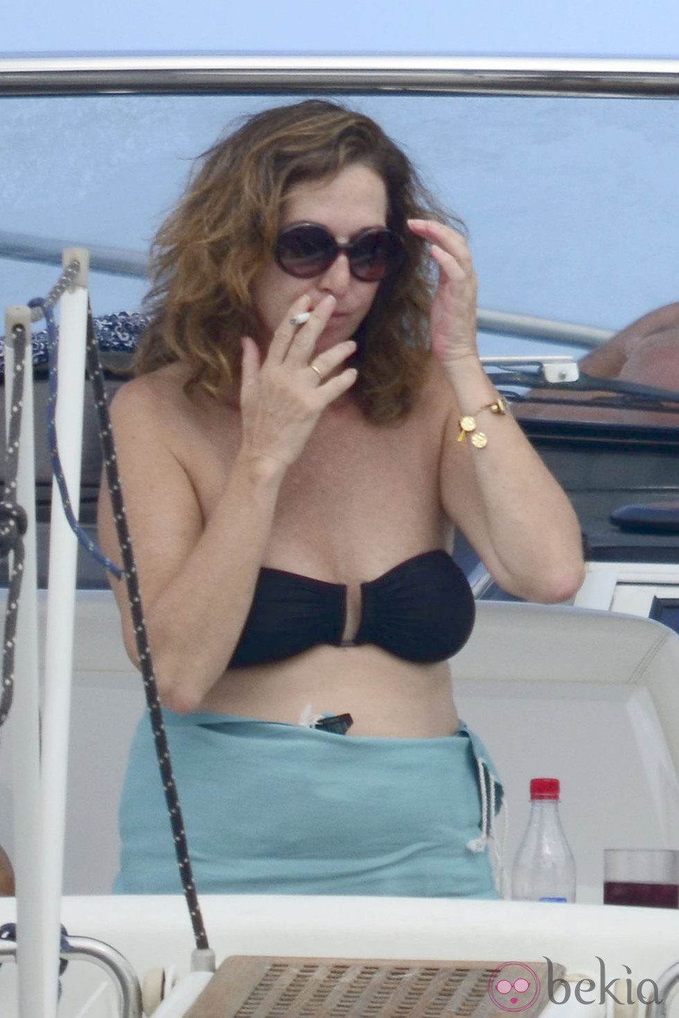 Ana Rosa Quintana fumando en bikini en Ibiza