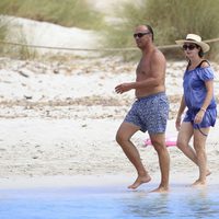Ana Rosa Quintana y Juan Muñoz pasean por Ibiza