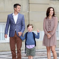 El Príncipe Christian de Dinamarca, feliz junto a Federico y Mary de Dinamarca